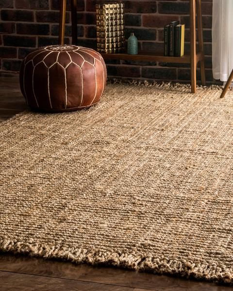 Jute rugs Look modern and unique, placed in a living room