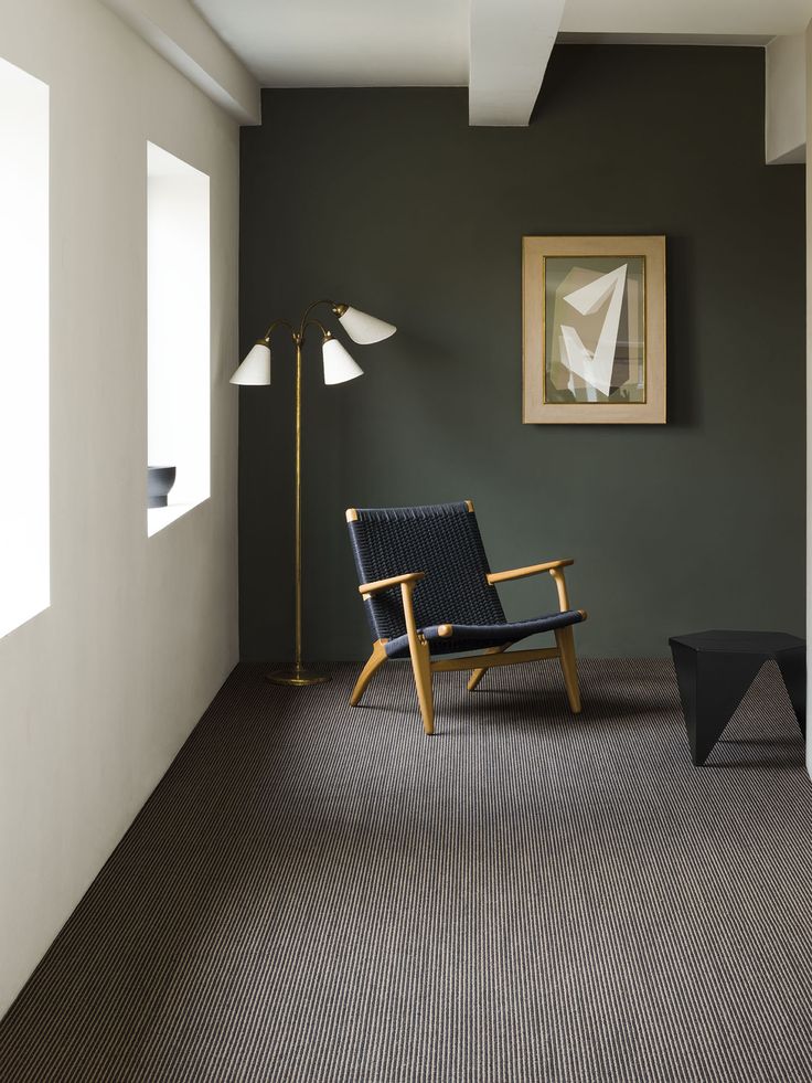 Sisal Carpet Wal To Wall with chair in a room